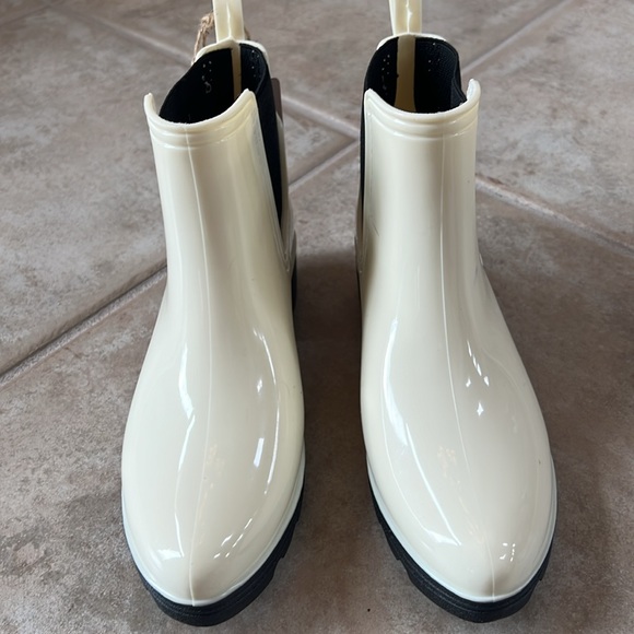 🆕💕SEVEN7 Halifax Rain Bootie - Picture 7 of 8